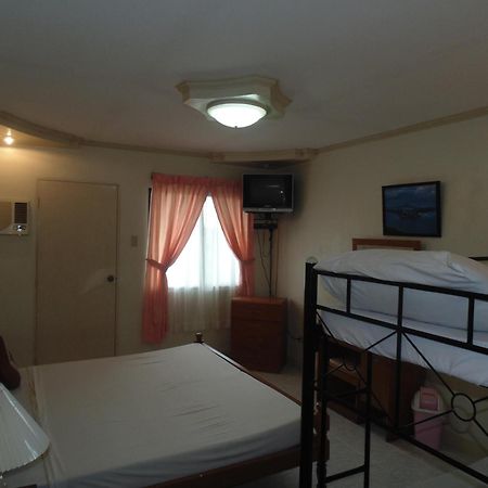 Royal Taal Inn Tagaytay City ภายนอก รูปภาพ