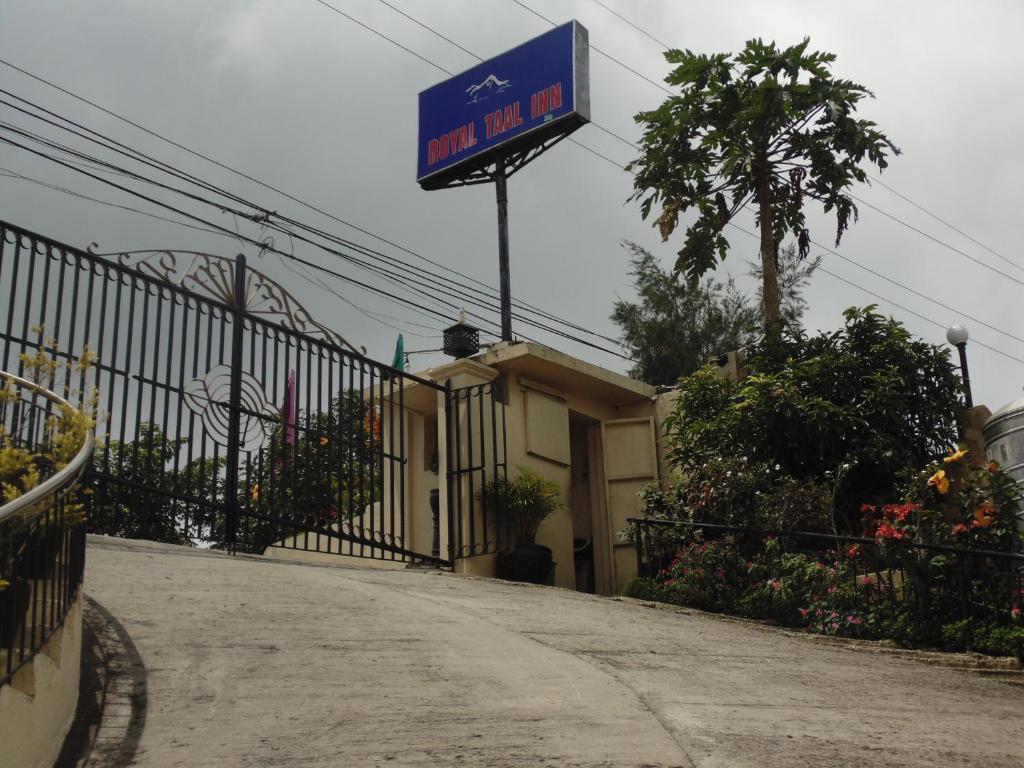 Royal Taal Inn Tagaytay City ภายนอก รูปภาพ
