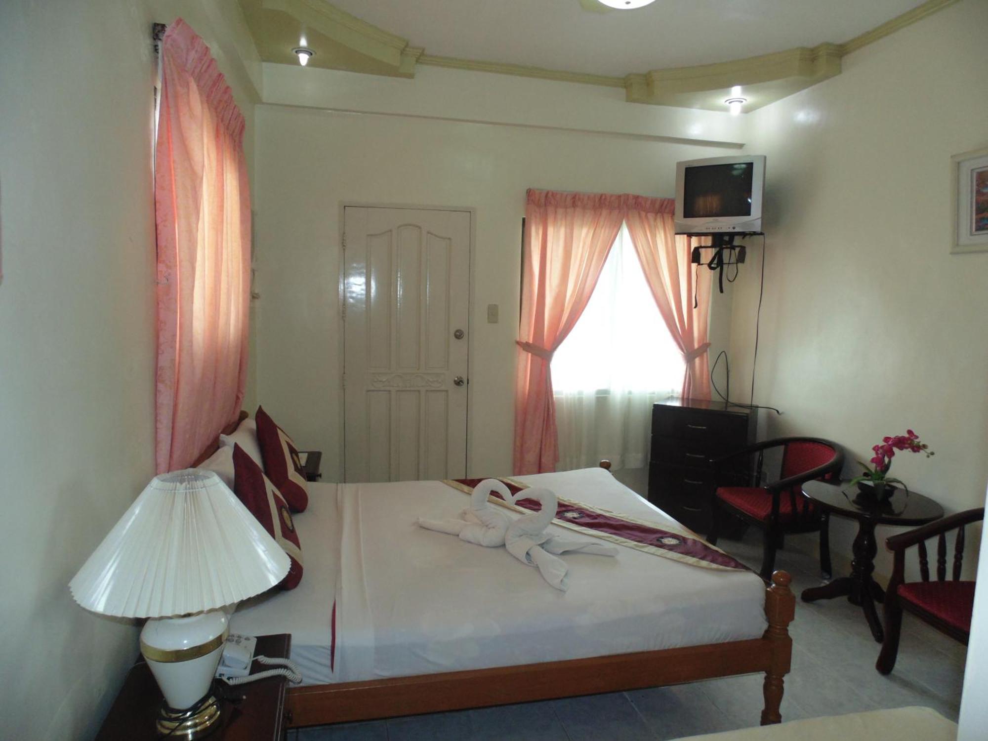 Royal Taal Inn Tagaytay City ภายนอก รูปภาพ