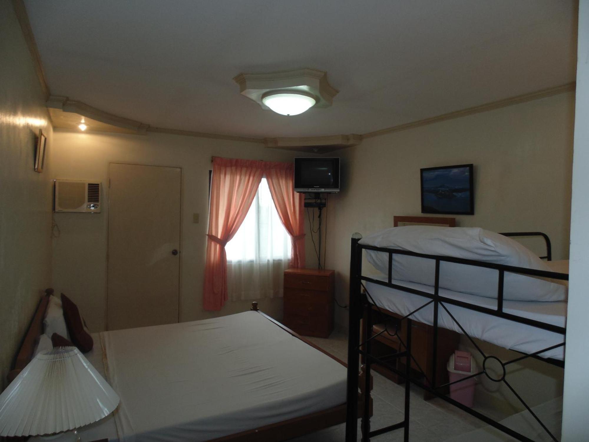 Royal Taal Inn Tagaytay City ภายนอก รูปภาพ