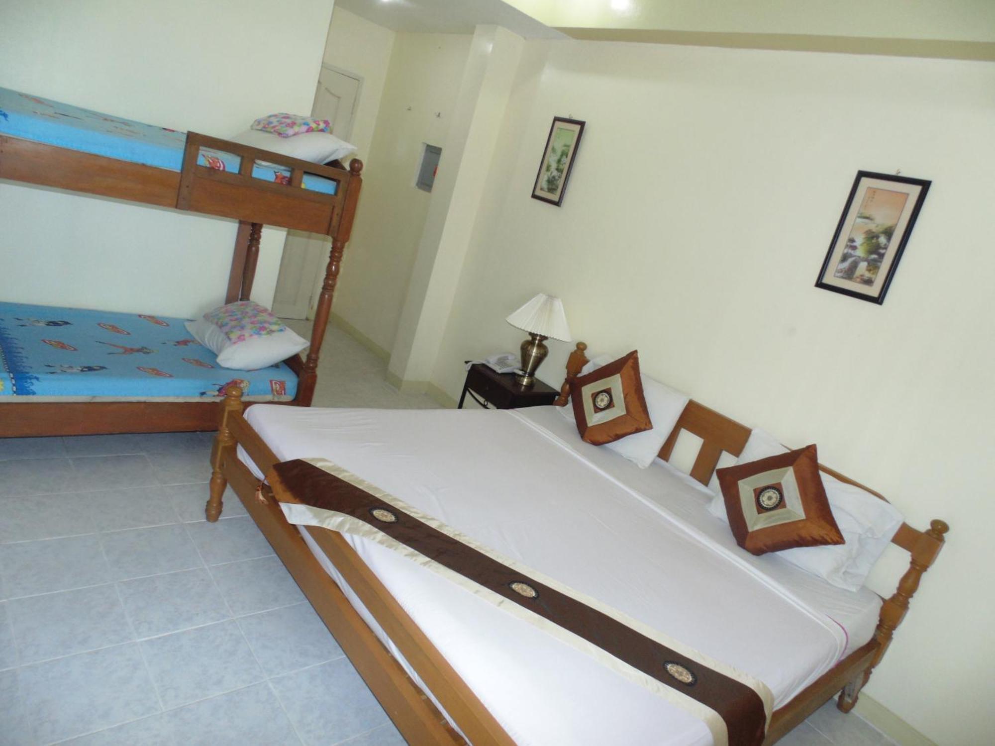 Royal Taal Inn Tagaytay City ภายนอก รูปภาพ