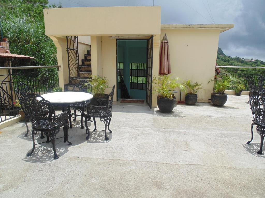 Royal Taal Inn Tagaytay City ภายนอก รูปภาพ