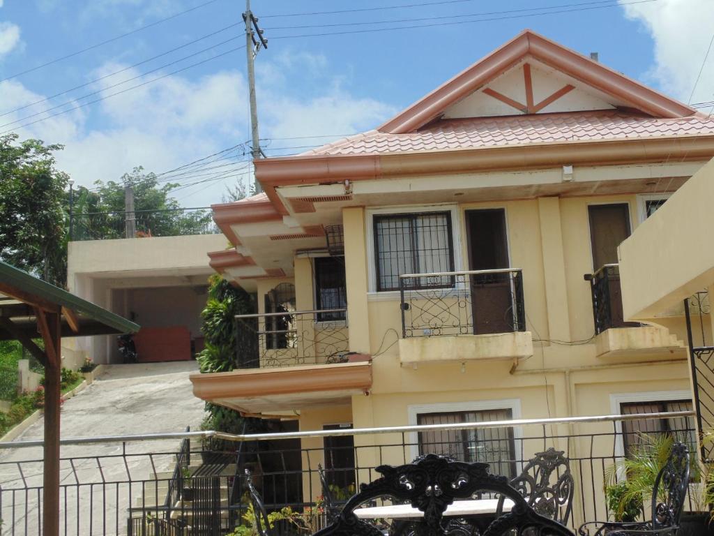 Royal Taal Inn Tagaytay City ภายนอก รูปภาพ