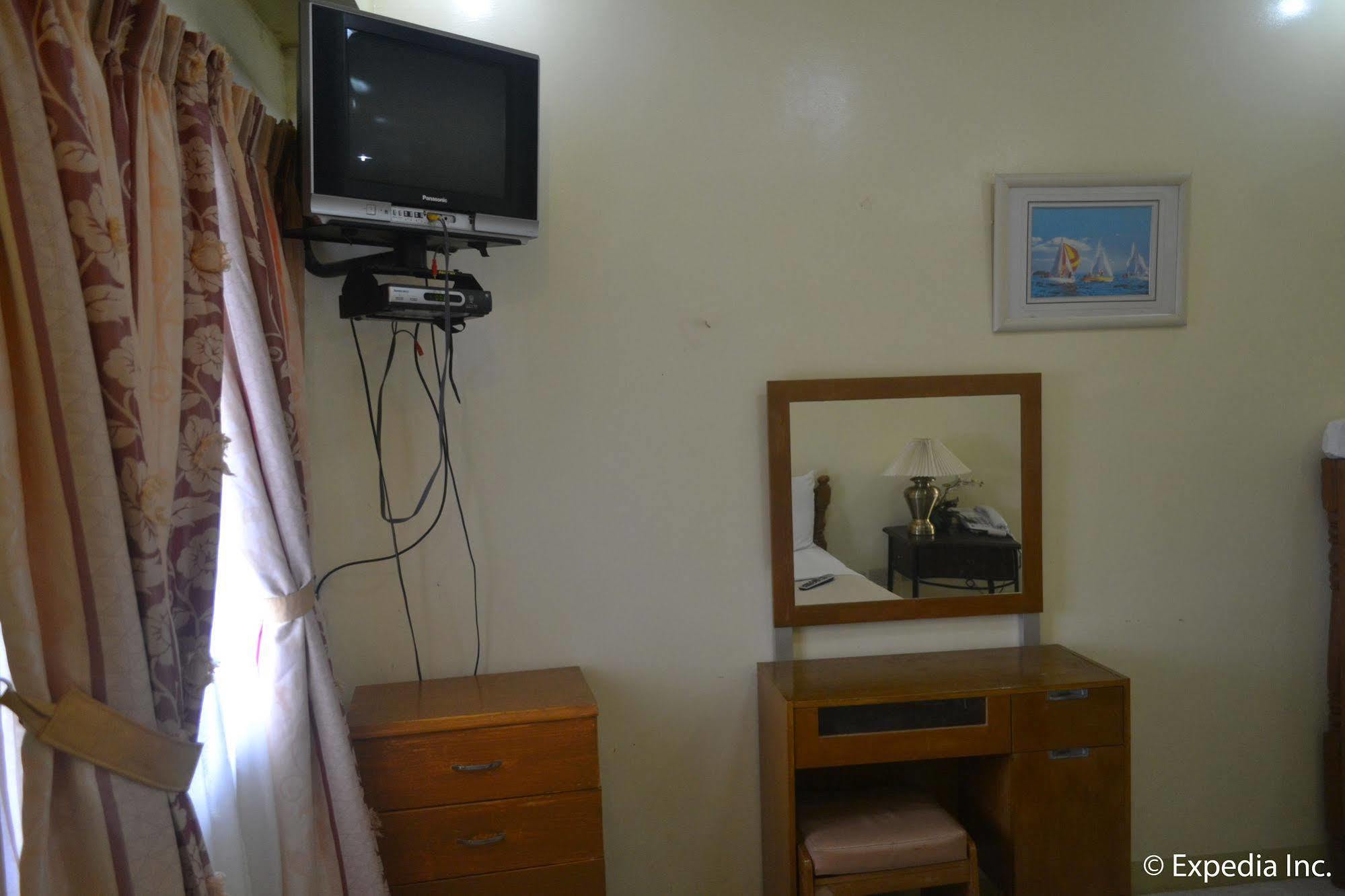 Royal Taal Inn Tagaytay City ภายนอก รูปภาพ
