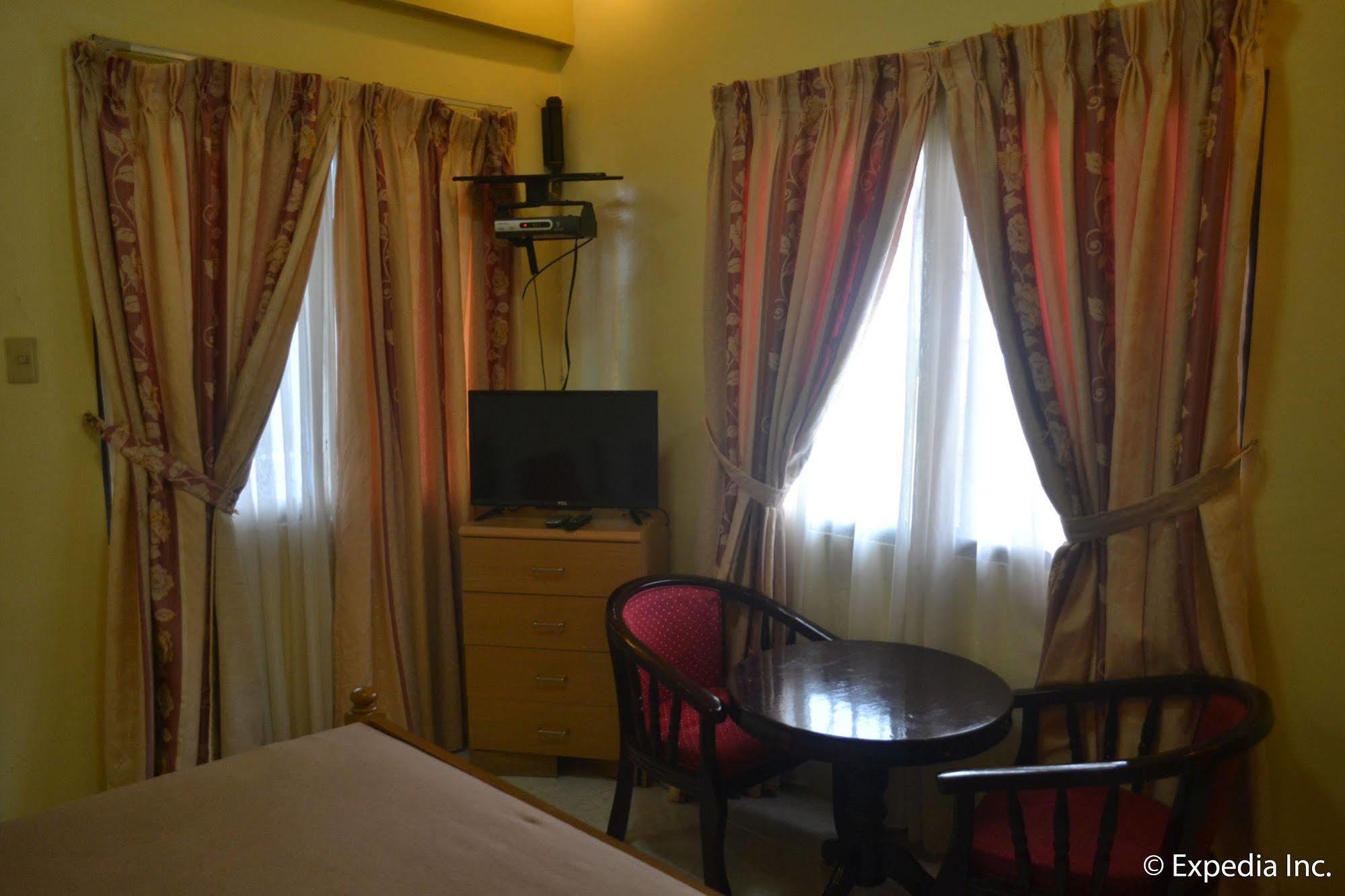 Royal Taal Inn Tagaytay City ภายนอก รูปภาพ