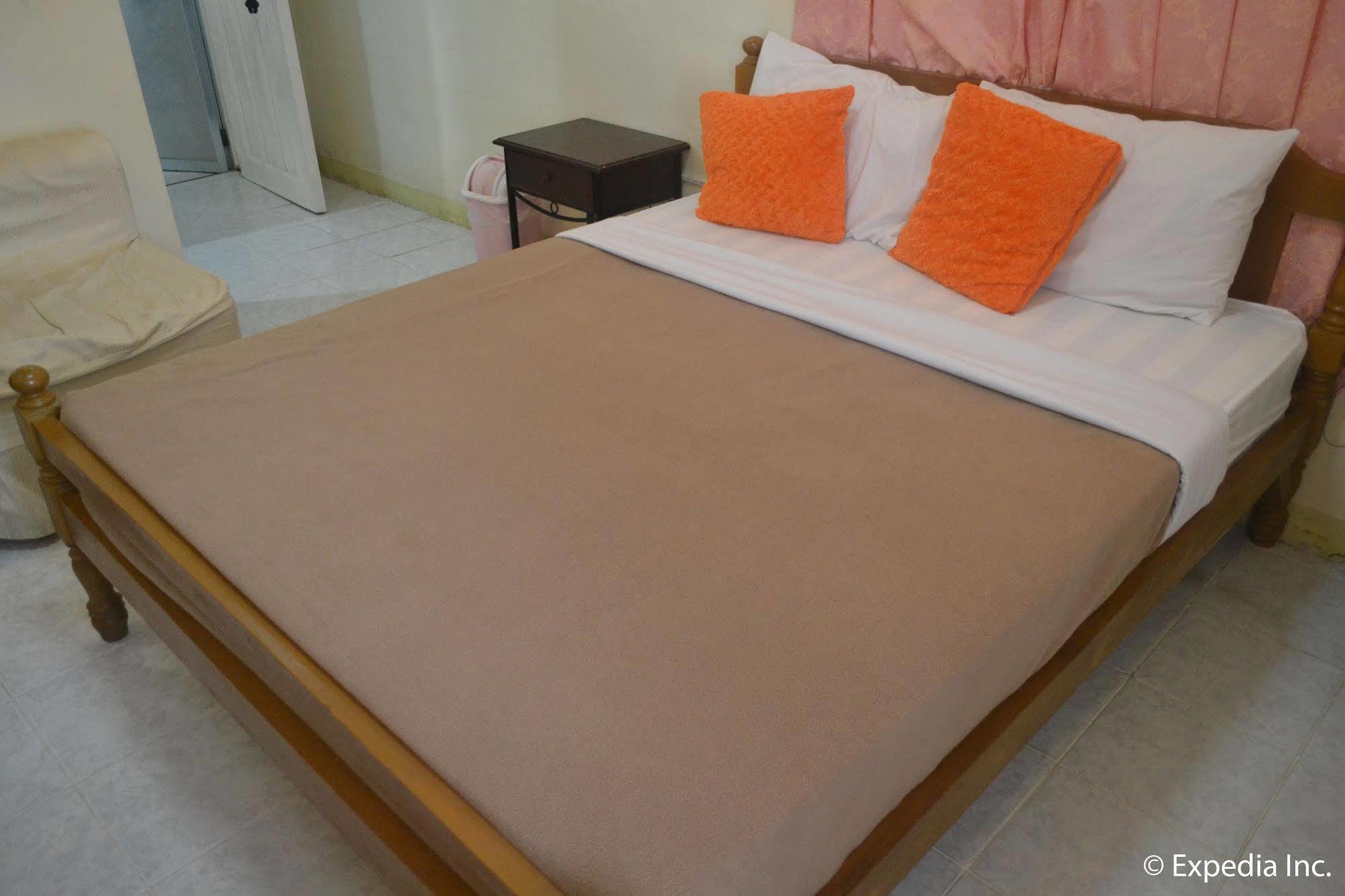 Royal Taal Inn Tagaytay City ภายนอก รูปภาพ