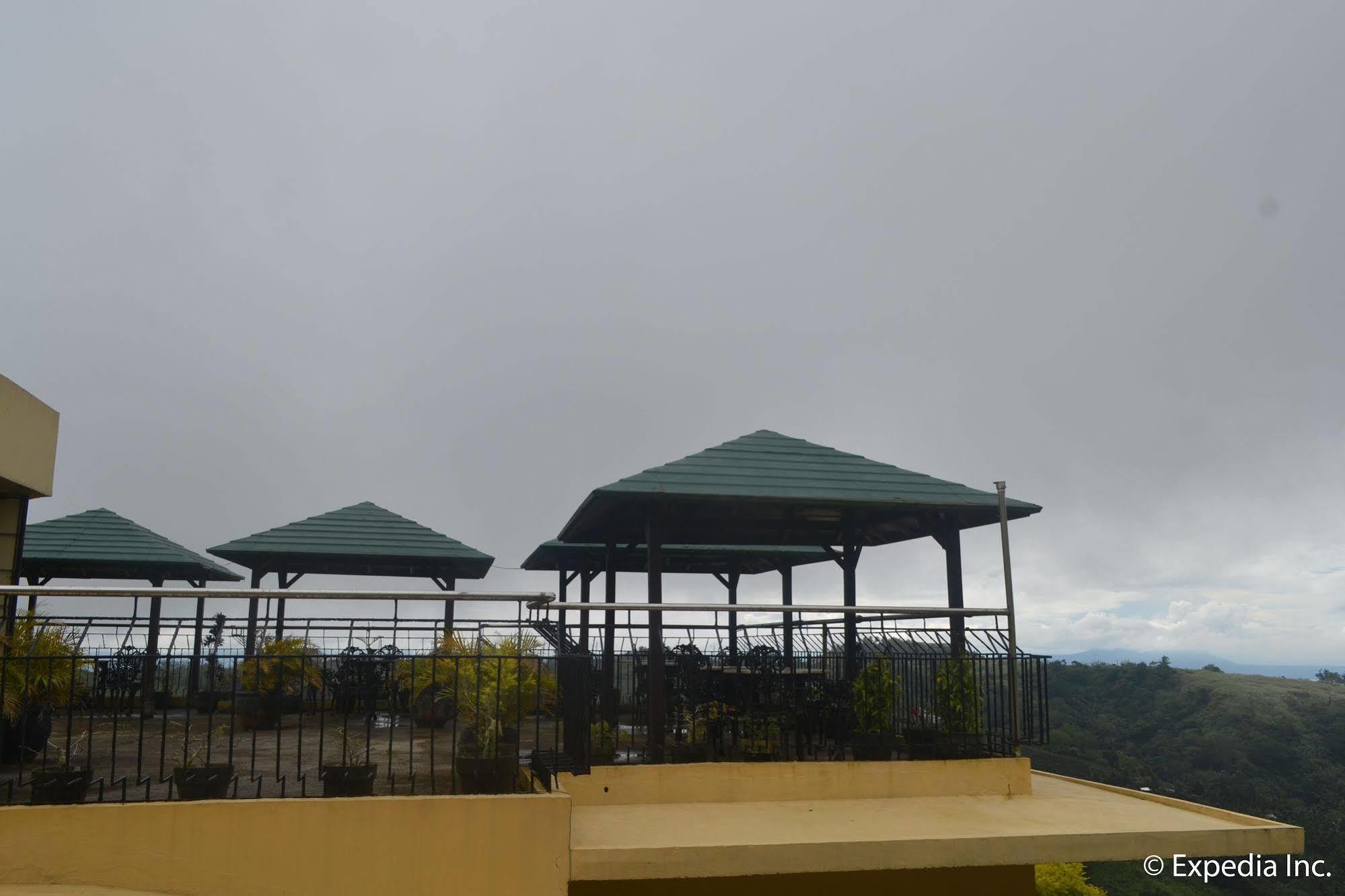 Royal Taal Inn Tagaytay City ภายนอก รูปภาพ