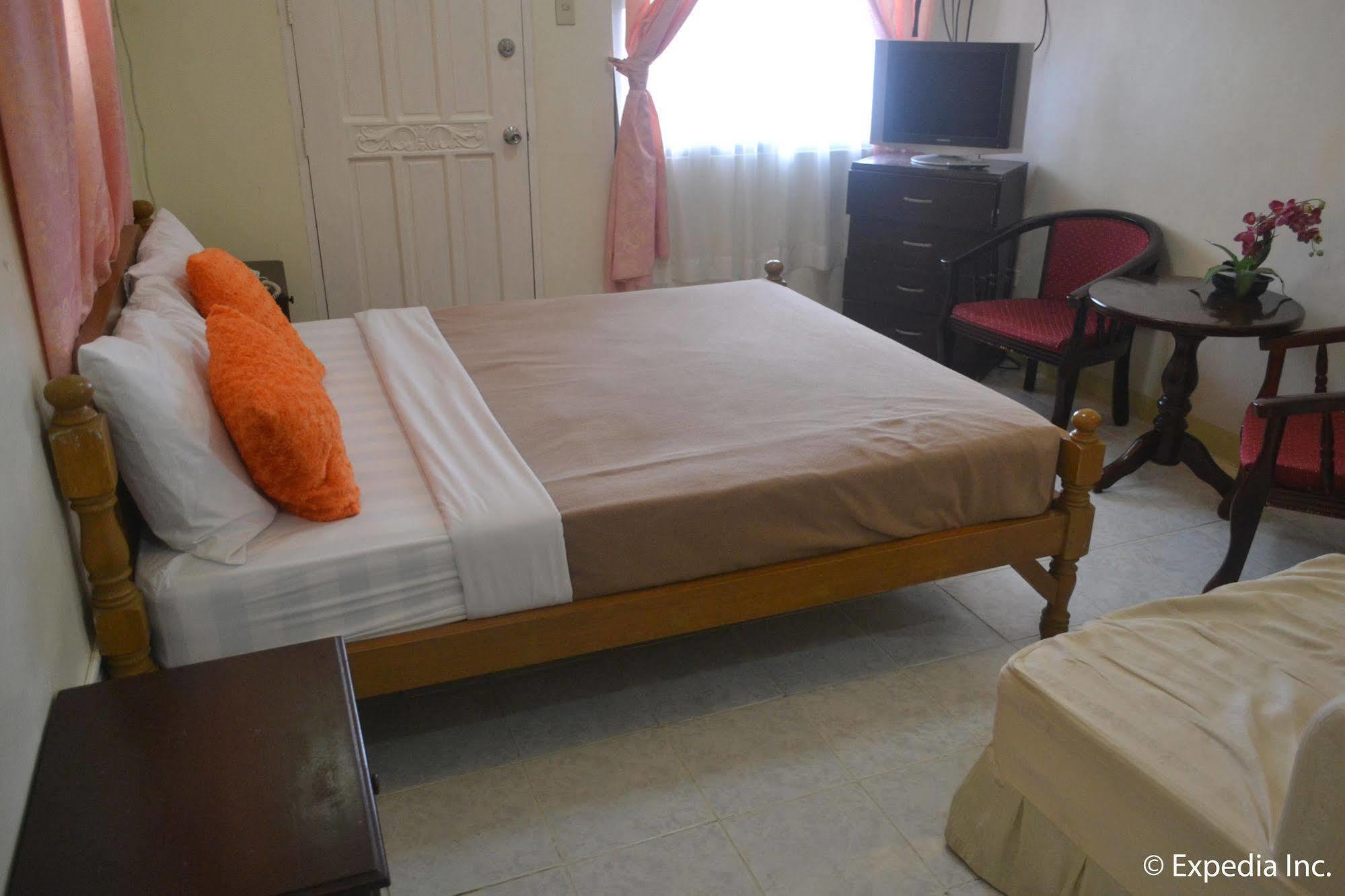 Royal Taal Inn Tagaytay City ภายนอก รูปภาพ