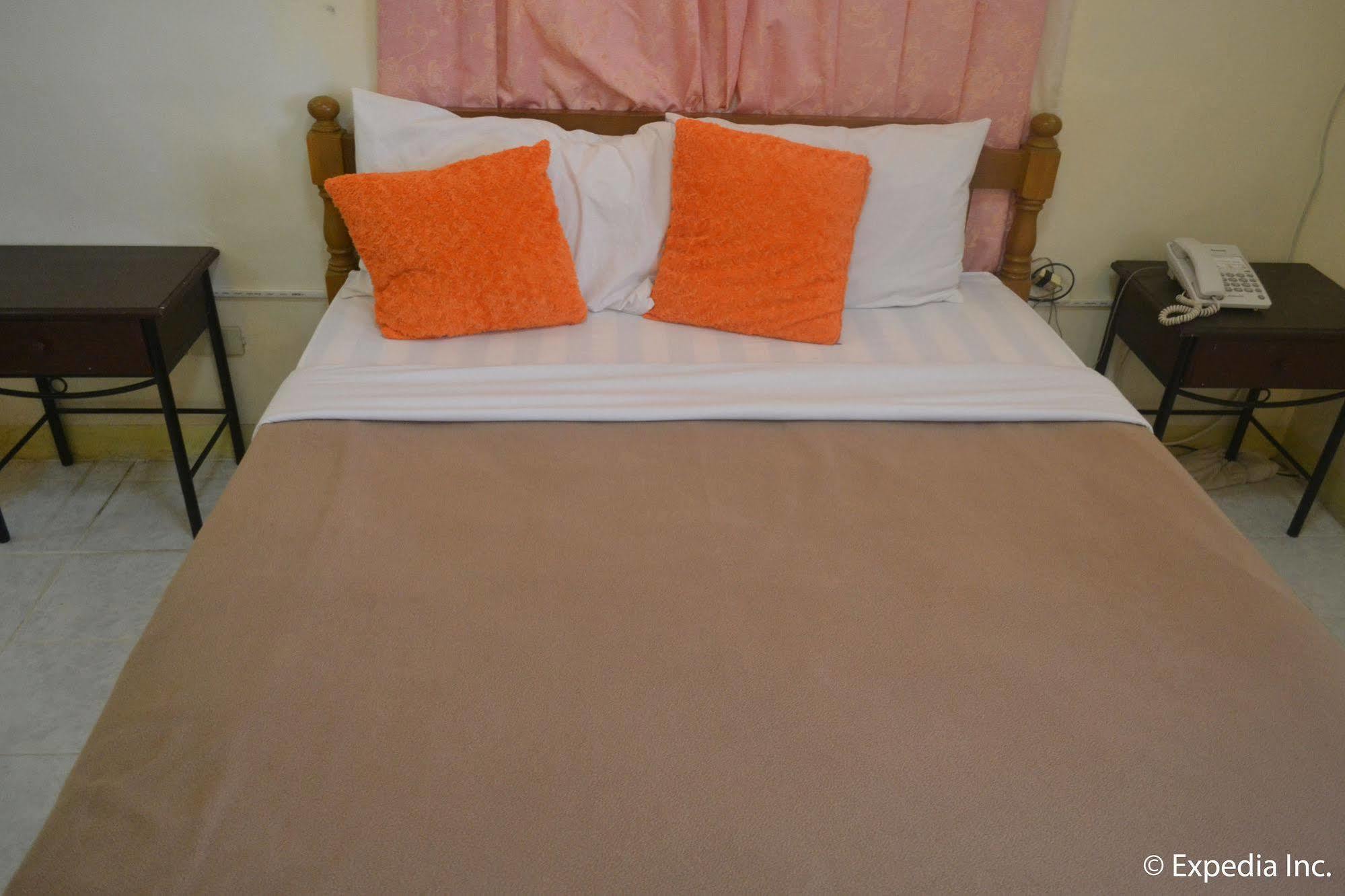 Royal Taal Inn Tagaytay City ภายนอก รูปภาพ
