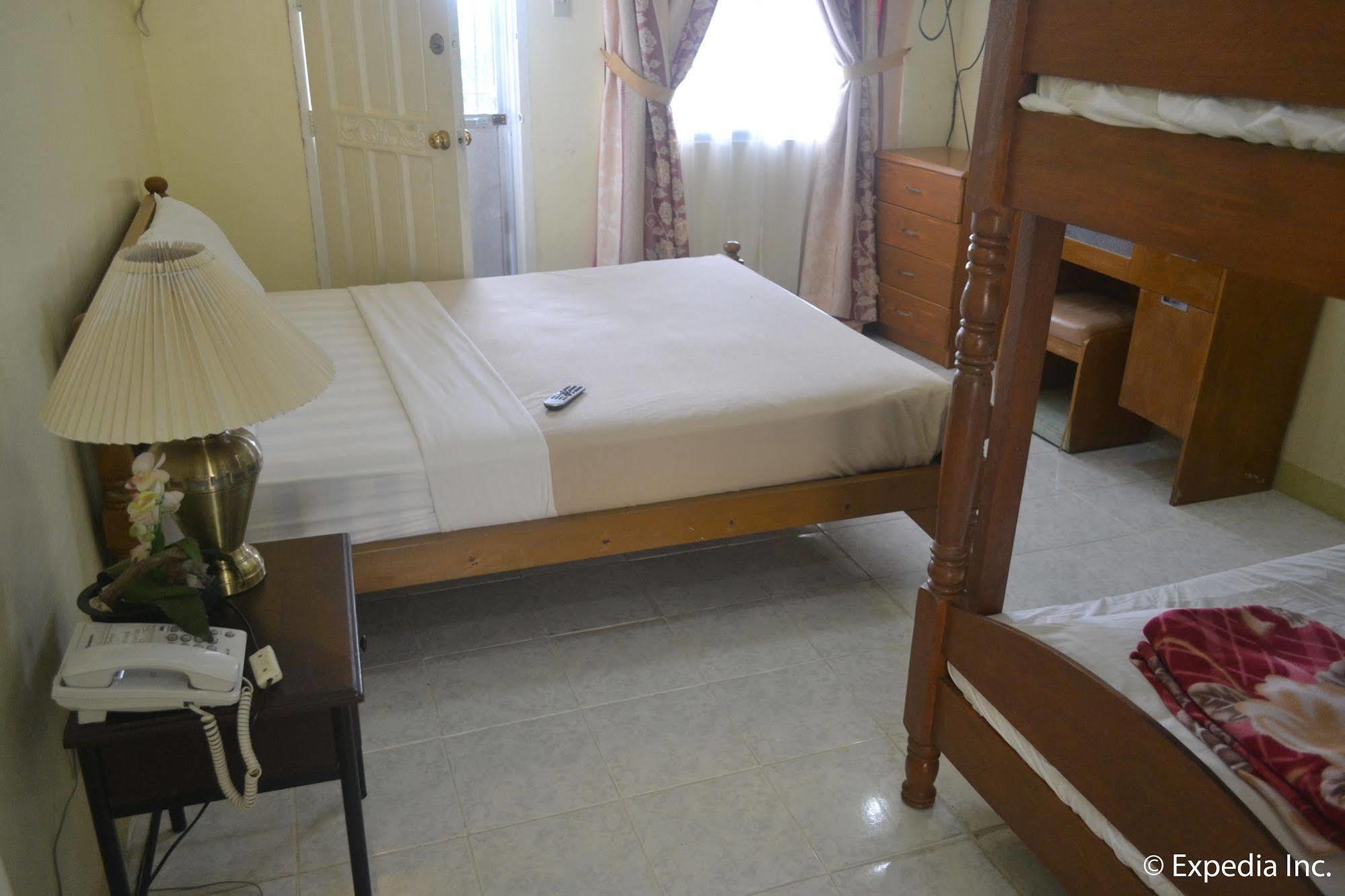 Royal Taal Inn Tagaytay City ภายนอก รูปภาพ